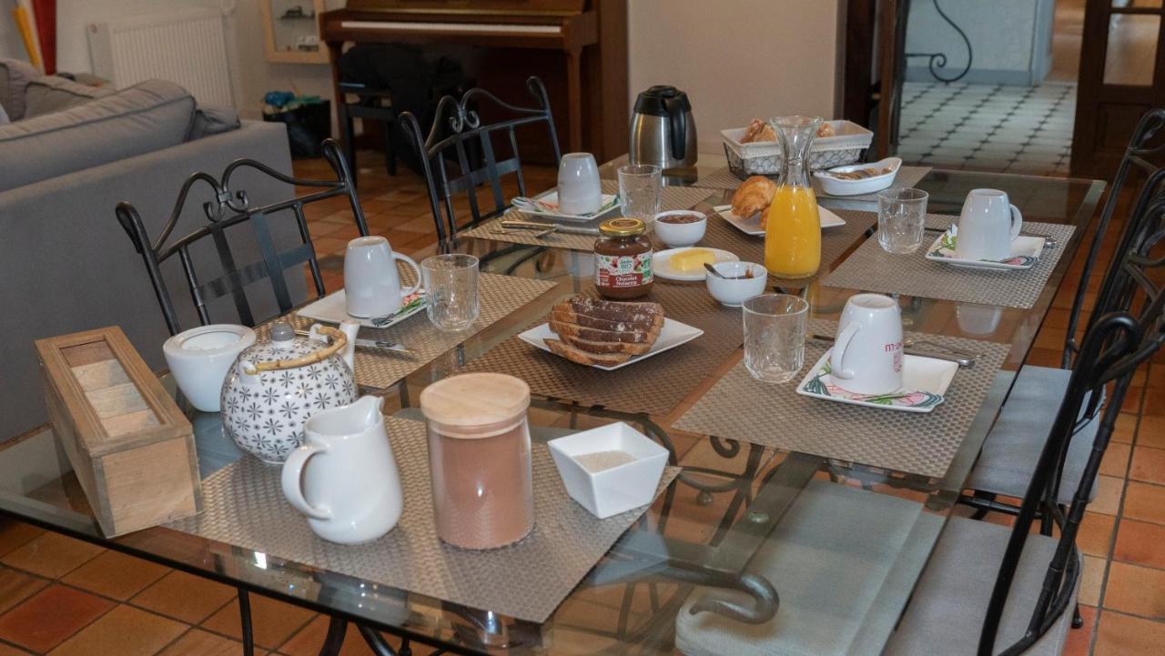 Domaine De La Basse Orme Bed & Breakfast Les Iffs Exterior photo